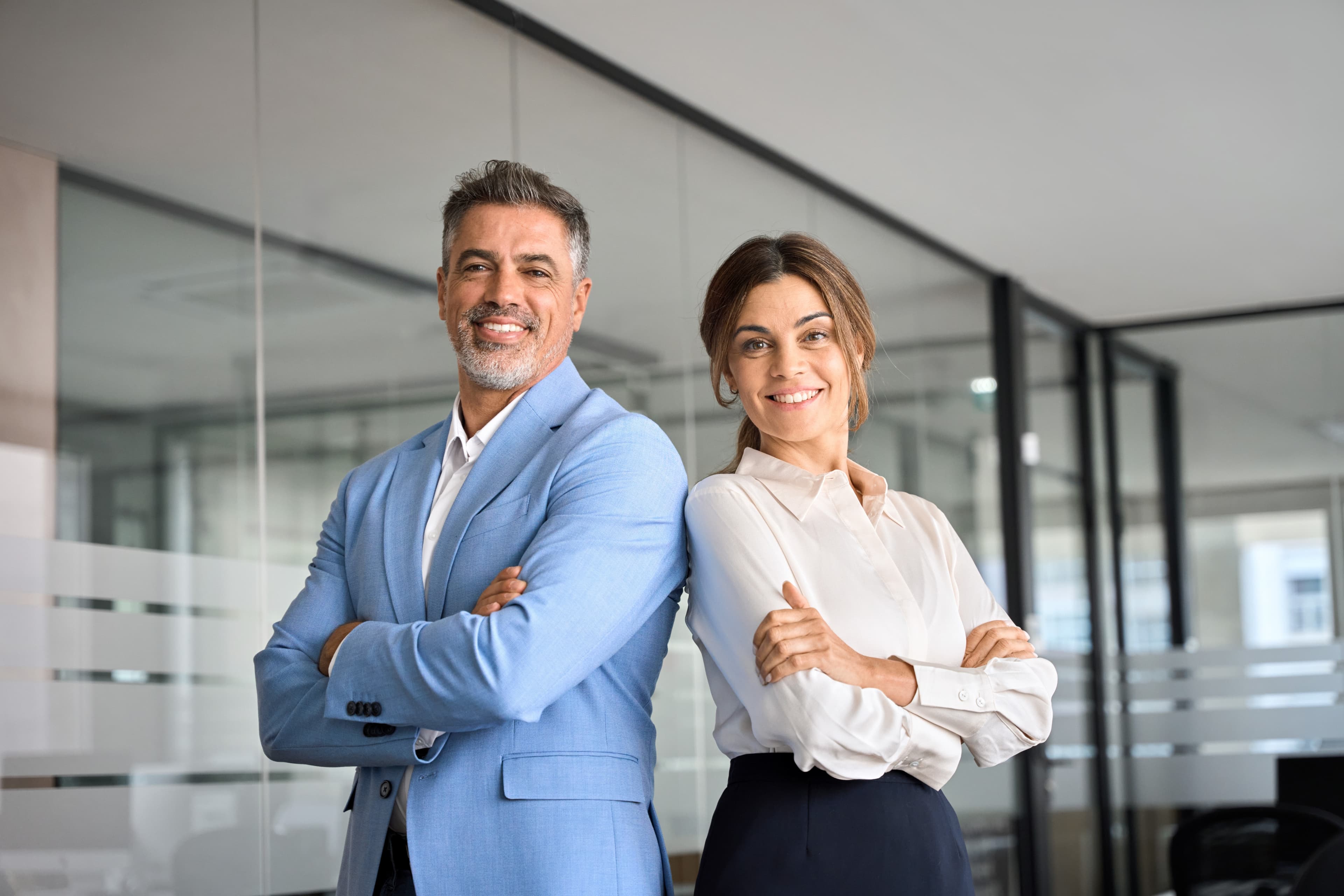 Mann und Frau im Büro